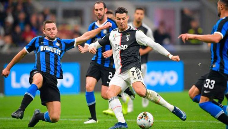 CR7 prepara un disparo en juego contra el Inter