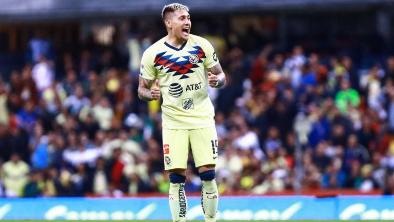 Nico Castillo durante un juego del América