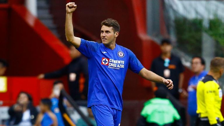 Giménez celebra un gol con Cruz Azul