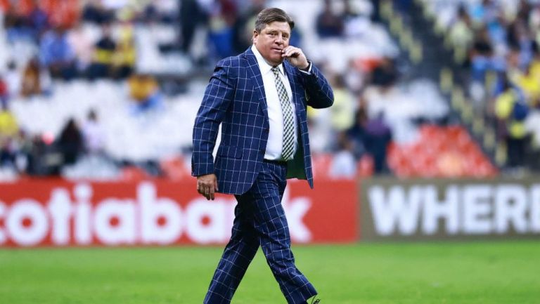 Miguel Herrera durante un partido del América