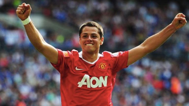 Javier Hernández festejando un gol con el Manchester 