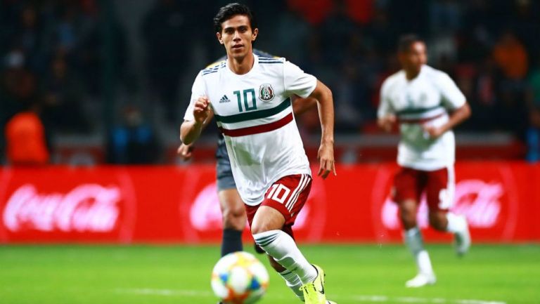 José Juan Macías en acción con la Selección Mexicana