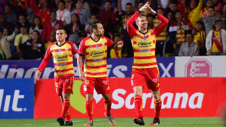 Aristeguieta celebra un gol con Monarcas