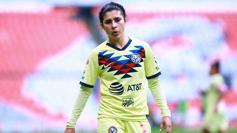 Alondra González en un partido con América 