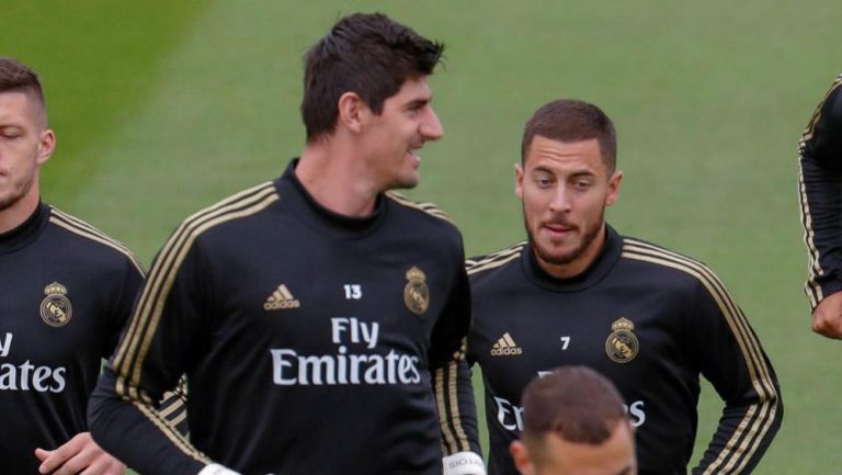 Thibaut Courtois y Eden Hazard en práctica