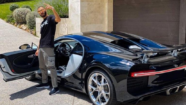 Karim Benzema junto a su Bugatti Chiron