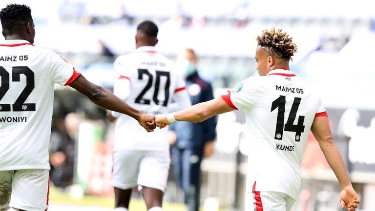 Jugadores de Mainz 05 durante un partido de Bundesliga