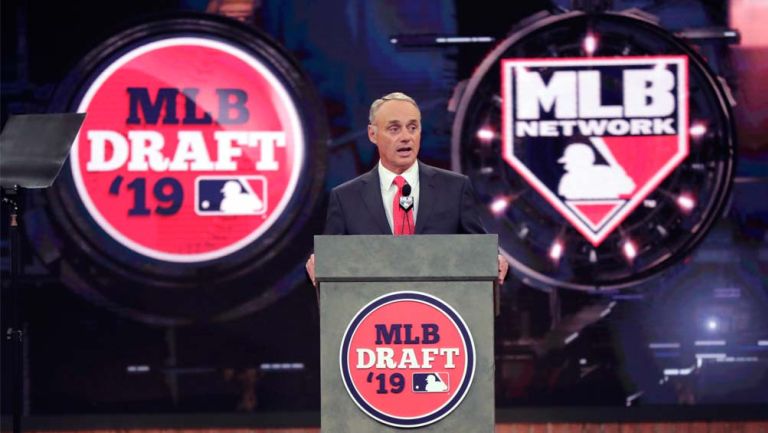 Rob Manfred, durante el Draft 2019 de la MLB