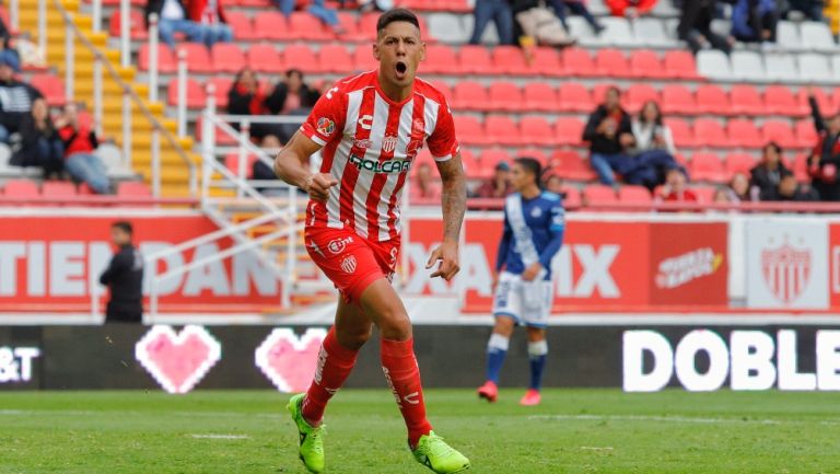 Mauro Quiroga celebrando un gol con Necaxa