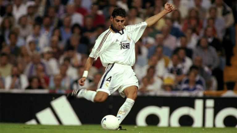 Fernando Hierro en partido con el Madrid