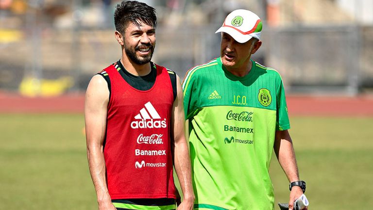 Peralta y Osorio, durante un entrenamiento del Tri