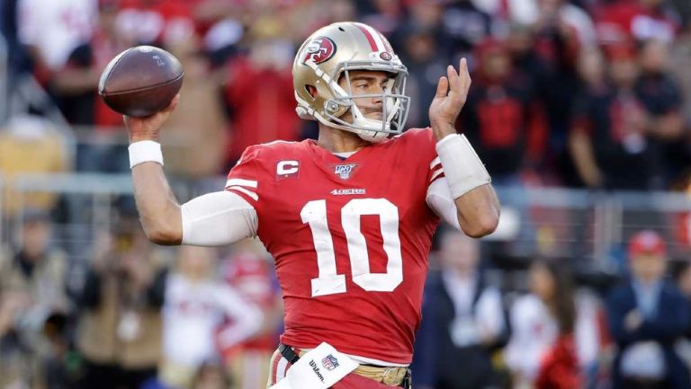 Jimmy Garoppolo durante un partido con 49ers