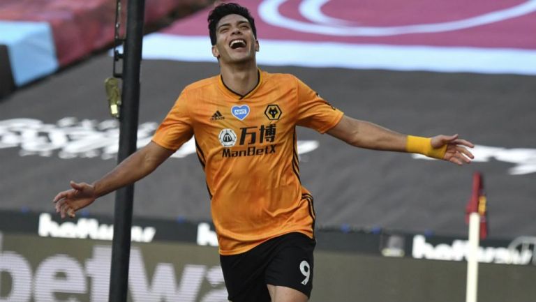 Raúl Jiménez celebrando su gol con Wolverhampton