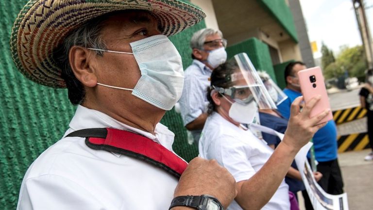 Trabajadores sanitarios protestan en Sinaloa