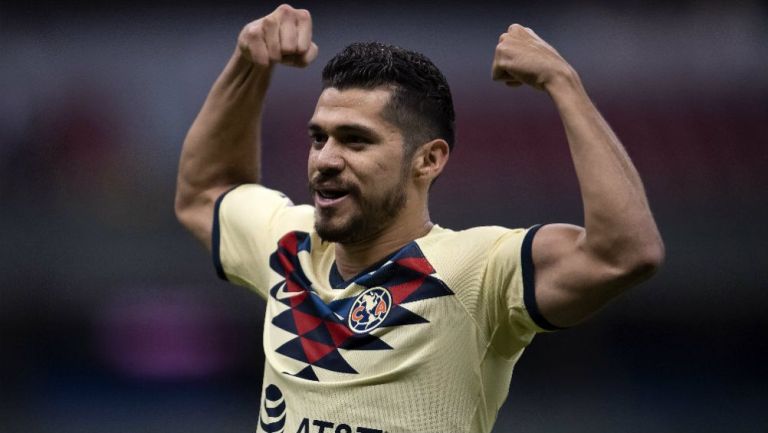 Henry Martín celebrando una anotación con América