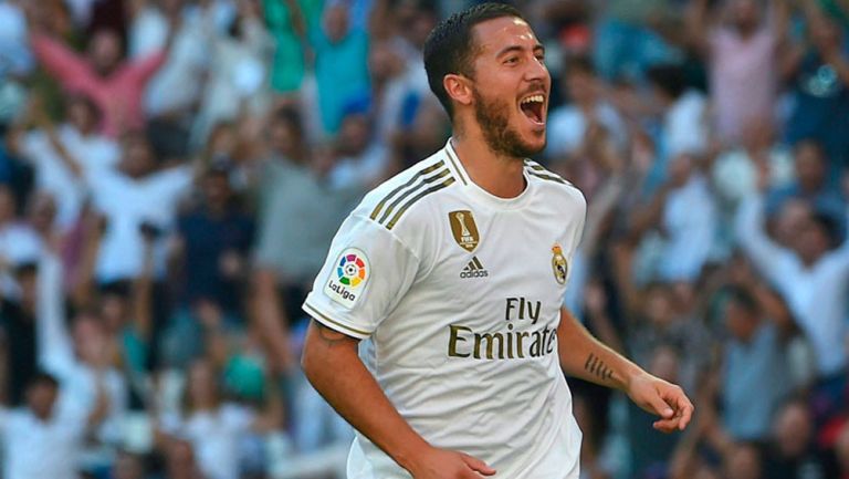 Eden Hazard durante un duelo con el Real Madrid 