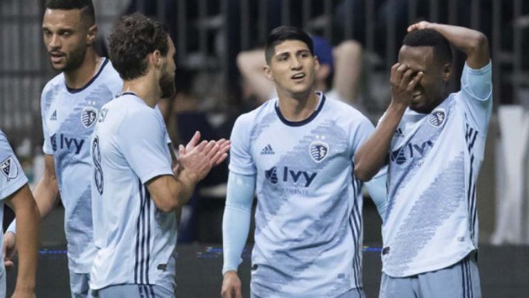 Pulido celebrando un gol con Kansas 