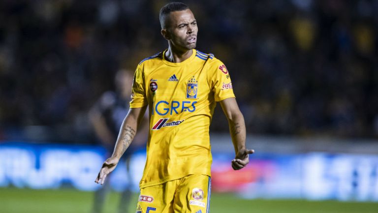 Carioca en un partido con Tigres