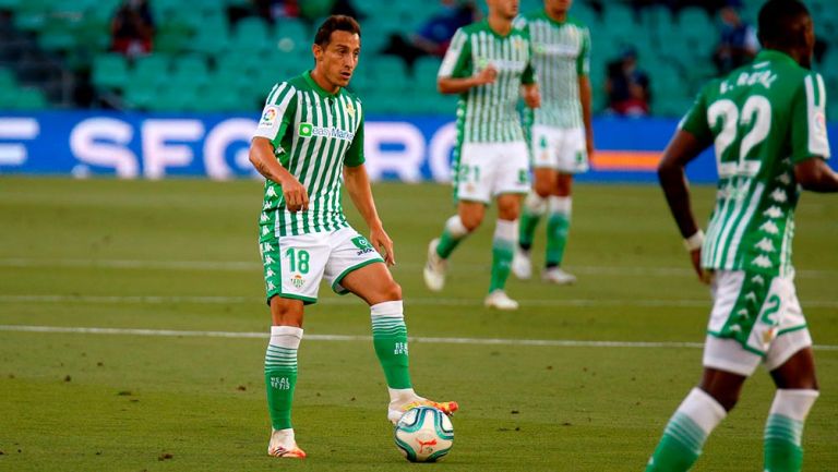 Andrés Guardado: Fuera de convocatoria del Betis vs Alavés por lesión