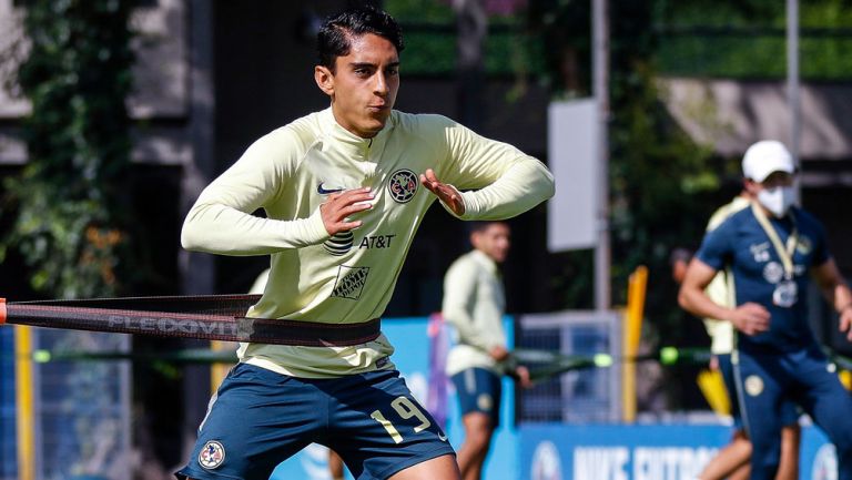 Santiago Naveda durante un entrenamiento con América 