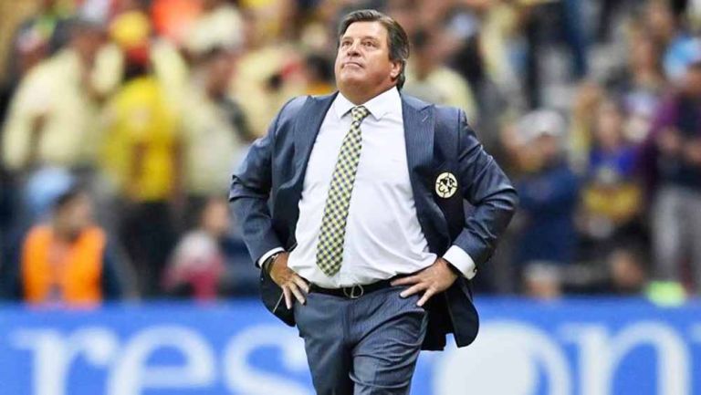 Miguel Herrera en el partido contra Cruz Azul 