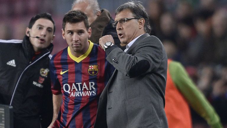 Tata Martino da indicaciones a Lionel Messi en 2013 