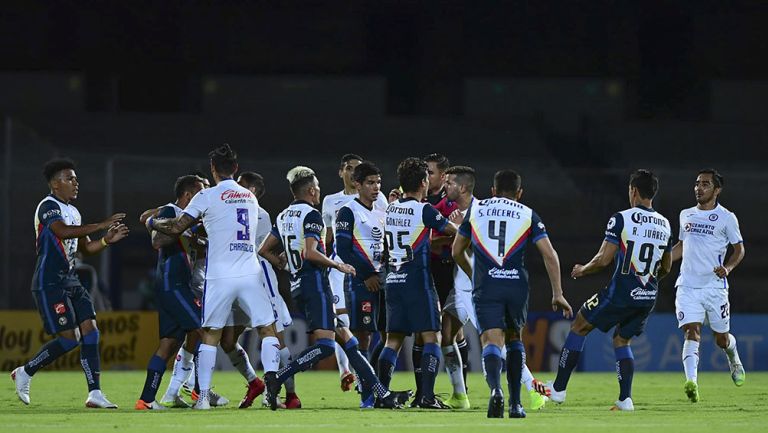 Jugadores de América y Cruz Azul en la Copa por México 