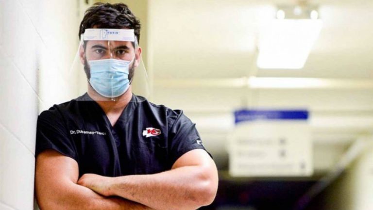 Laurent Duvernay-Tardif en un hospital