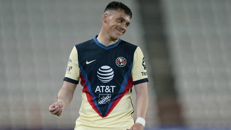 Federico Viñas jugando con América