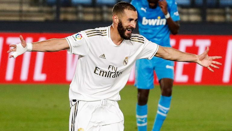 Karim Benzema festeja un gol con el Real Madrid 