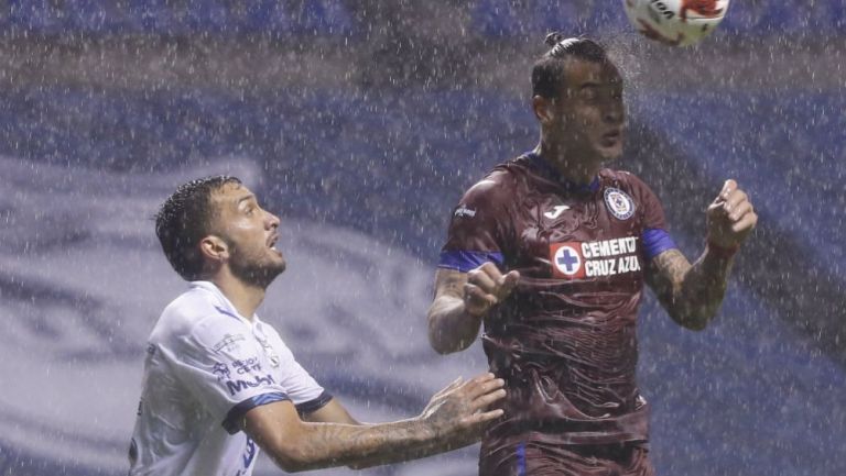 Milton Caraglio en acción con Cruz Azul