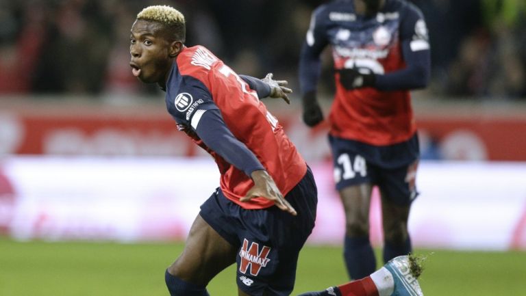 Victor Osimhen celebra un gol con Lille