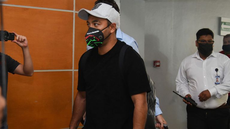 Marco Fabián en el aeropuerto de Ciudad Juárez