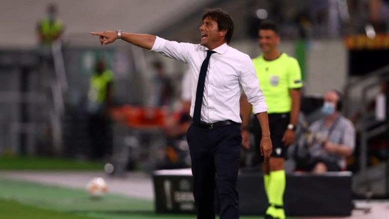 Antonio Conte durante un partido con Inter de Milan