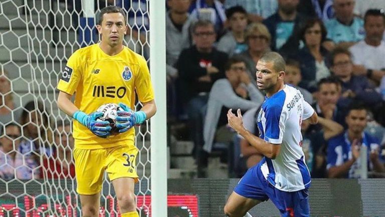 Marchesín junto a Pepe en un partido del Porto