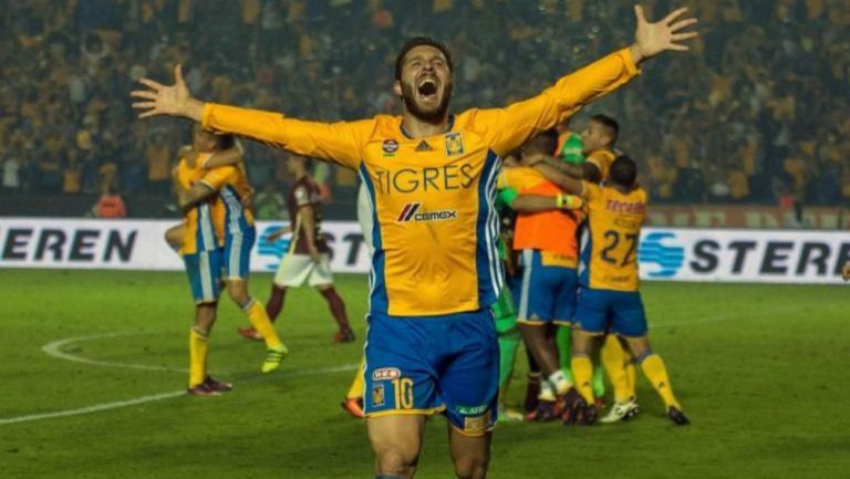 Gignac festeja un título de Tigres