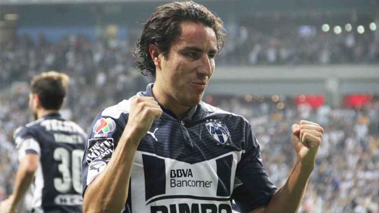 Efraín Juárez festeja una diana con Rayados