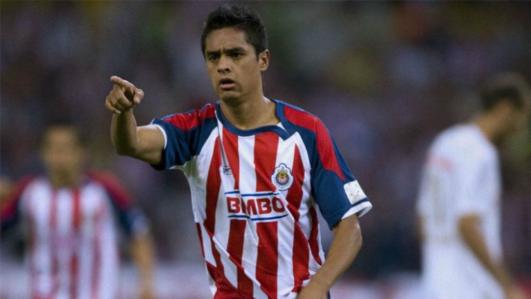 Segio Santana jugando con Chivas