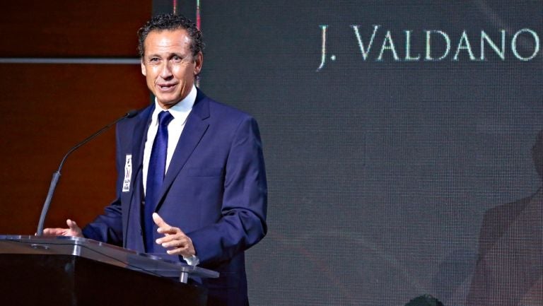 Valdano ya ve a Messi fuera del Barcelona