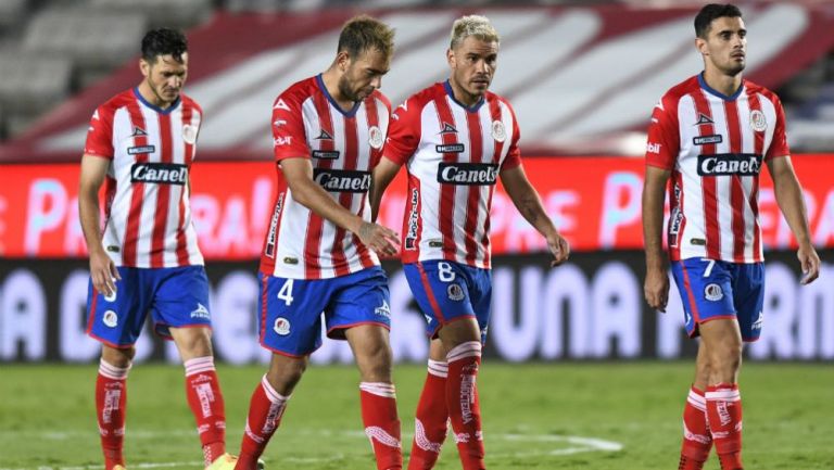 Jugadores de Atlético de San Luis en lamento