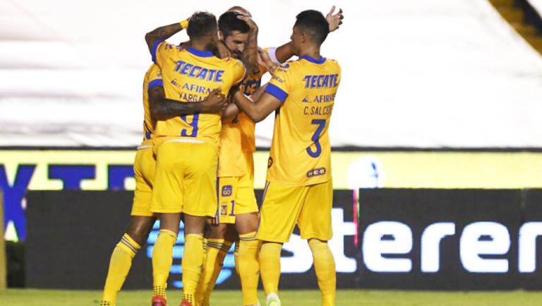 Tigres en festejo de gol