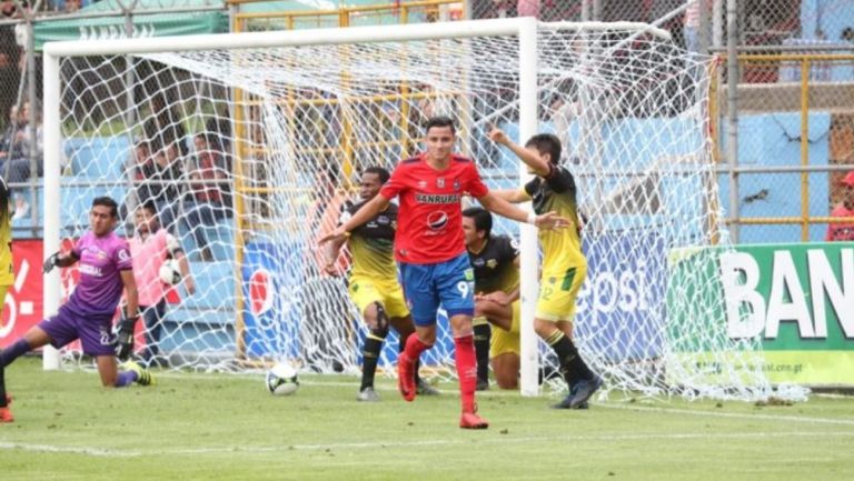 José Martínez durante un partido con Municipal