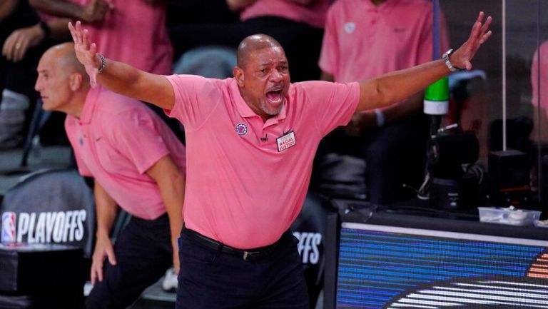 Doc Rivers durante un partido con los Clippers