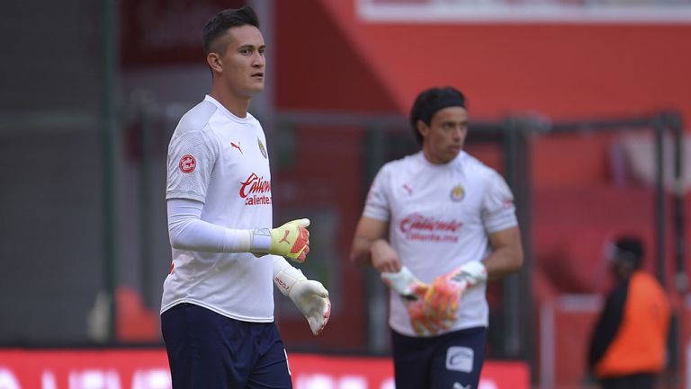 Raúl Gudiño y Toño Rodríguez previo a un partido con Chivas