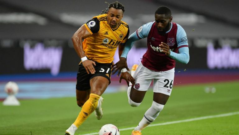 Adama Traoré en acción con Wolverhampton