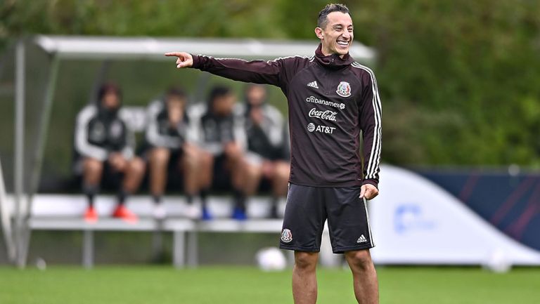 Andrés Guardado en entrenamiento con el Tri