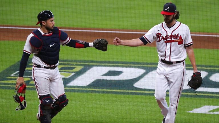 Travis d'Arnaud e Ian Anderson en partido vs Marlins