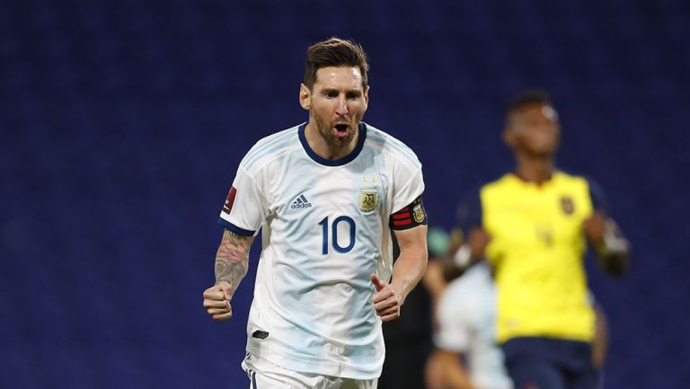 Messi festeja el gol contra Ecuador