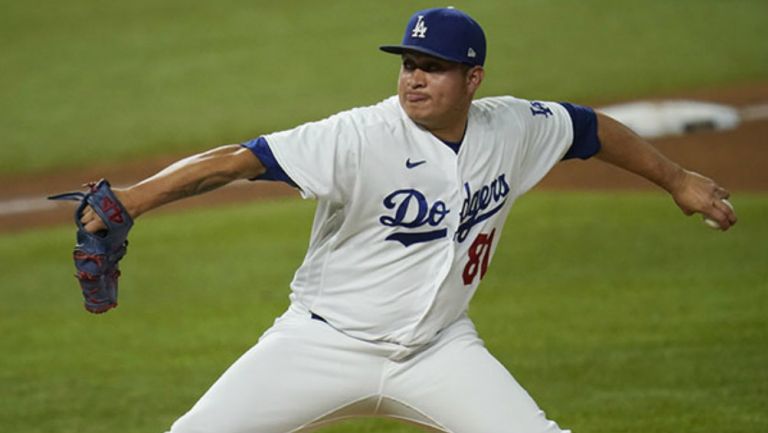 MLB: Víctor González pasó de pensar en el retiro a lanzar en Playoffs en Grandes Ligas