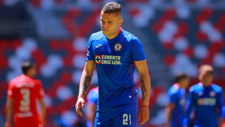 Jonathan Rodríguez, delantero de Cruz Azul, en lamento